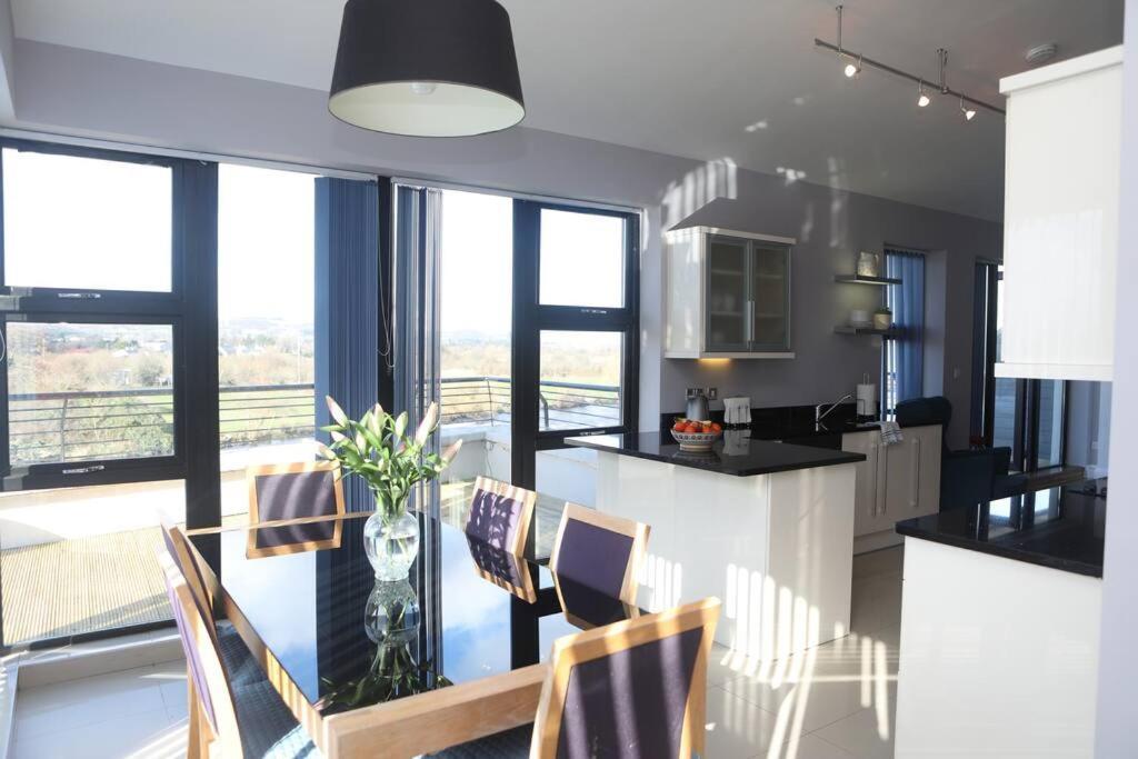 Foxford Penthouse Apartment Exterior photo